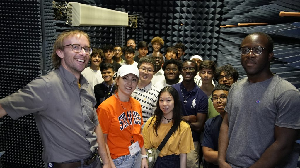 The electrical engineering Summer College class poses for a group photo. 